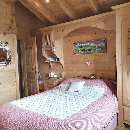 Chalet Wooden Deer 샬레